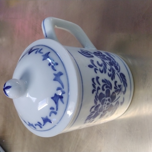 Vtg Chinese Tea Mug with Lid Blue & White Floral Design - Picture 2 of 2